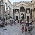 Tortosa Blue بيت ضيافة سبليت