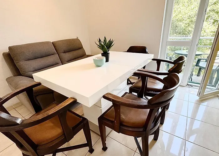 Tortosa Blue بيت ضيافة سبليت